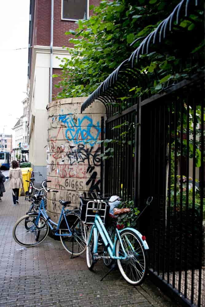 Zdjęcia z amsterdamu - rowery czekają na dalszą podróż