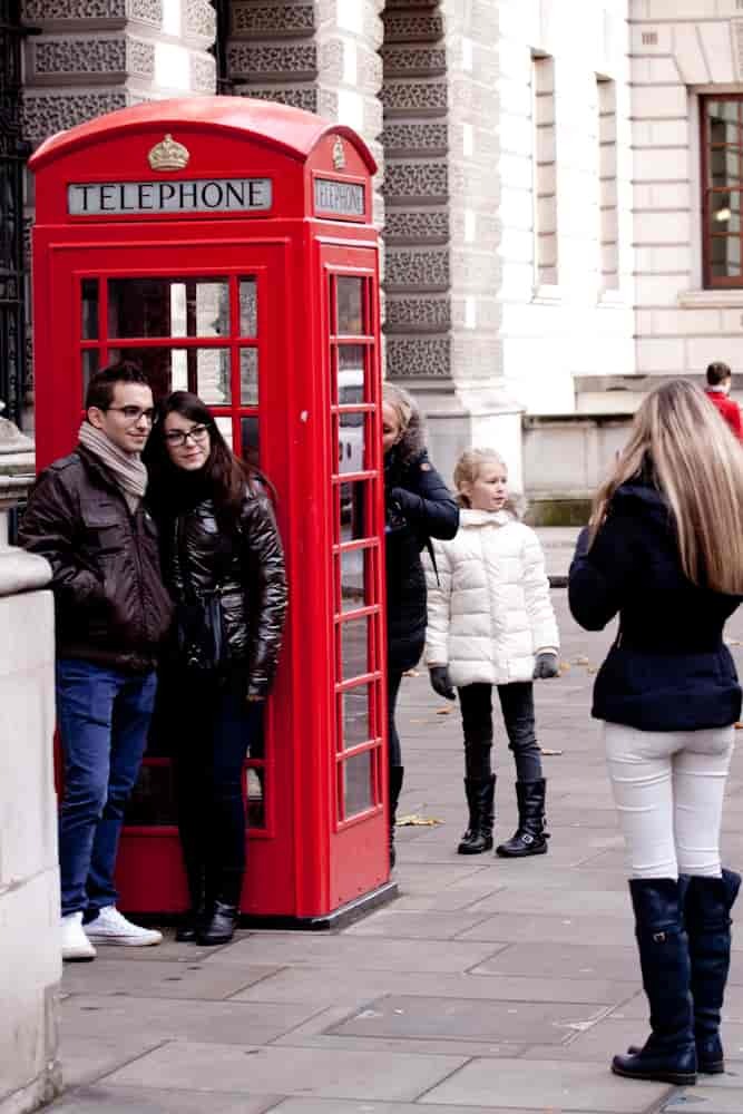 słynna czerowna budka telefoniczna w Londynie