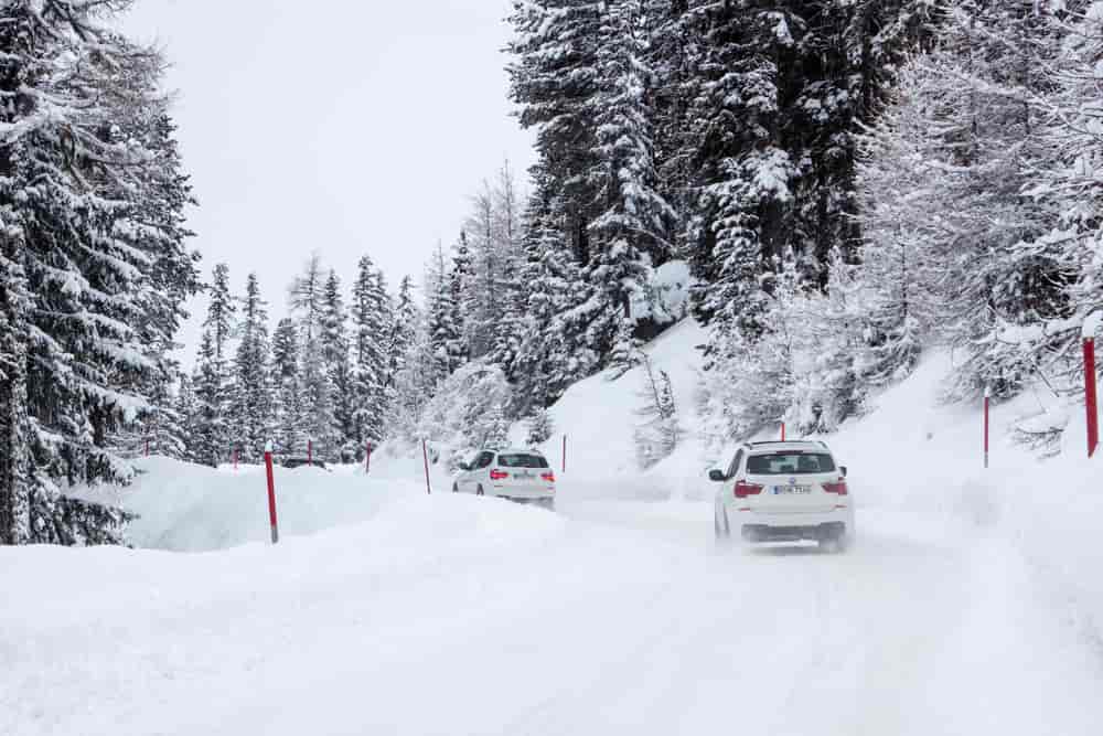 Jazda BMW po śniegu w Solden - kurs BMW Driving Experience